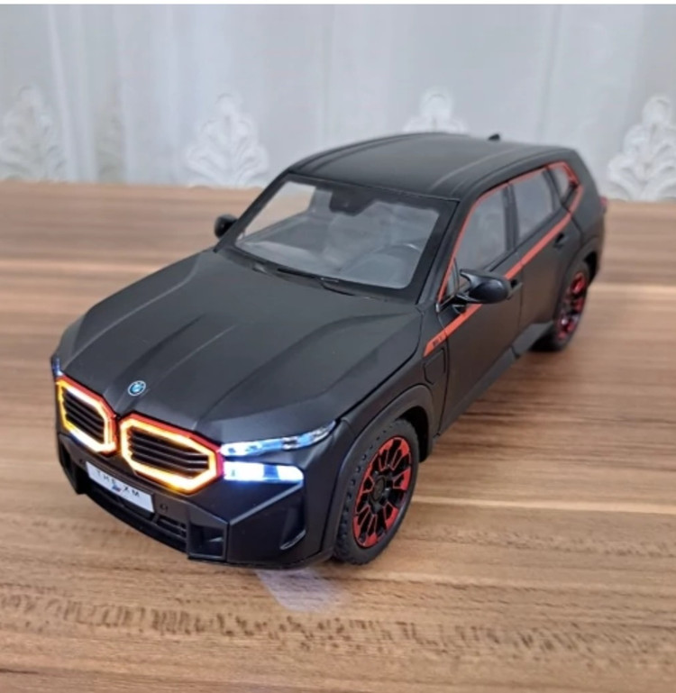 ماکت ماشین بی ام و ایکس ام bmw xm مشکی کربنی دودزاش کار نمیکنه خرید قسطی
