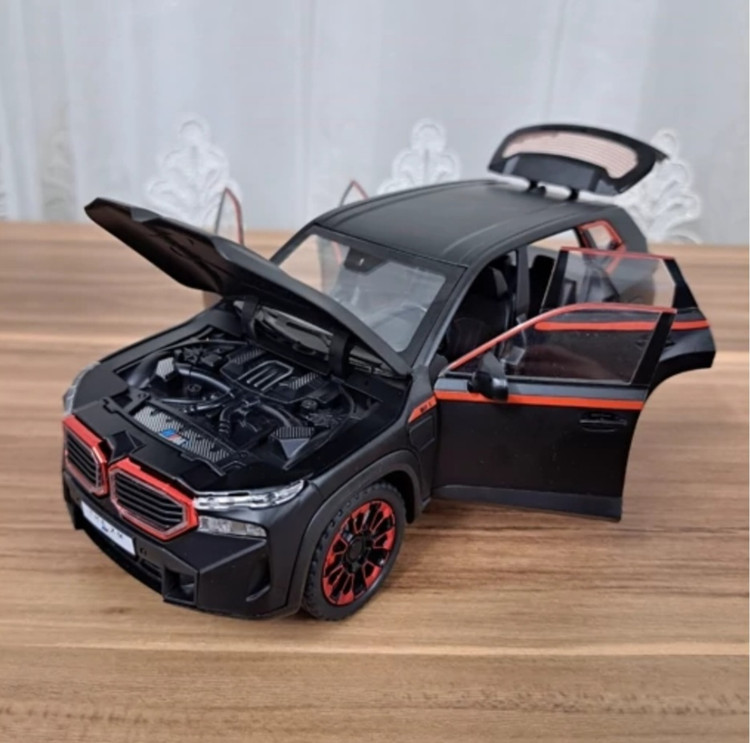ماکت ماشین بی ام و ایکس ام bmw xm مشکی کربنی دودزاش کار نمیکنه خرید قسطی