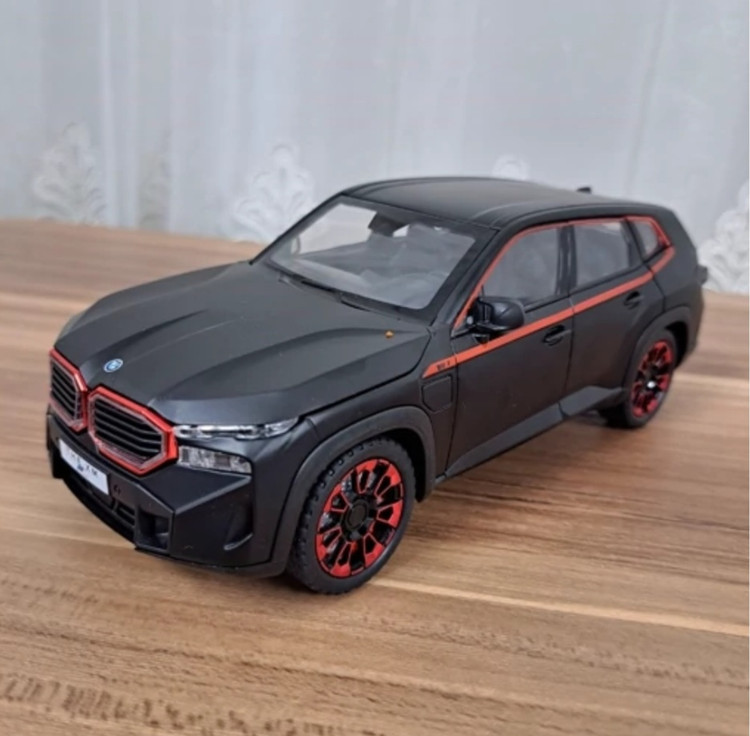 ماکت ماشین بی ام و ایکس ام bmw xm مشکی کربنی دودزاش کار نمیکنه خرید قسطی