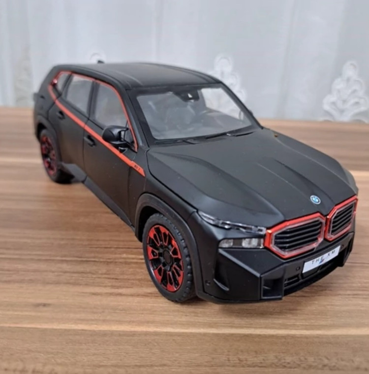 ماکت ماشین بی ام و ایکس ام bmw xm مشکی کربنی دودزاش کار نمیکنه خرید قسطی