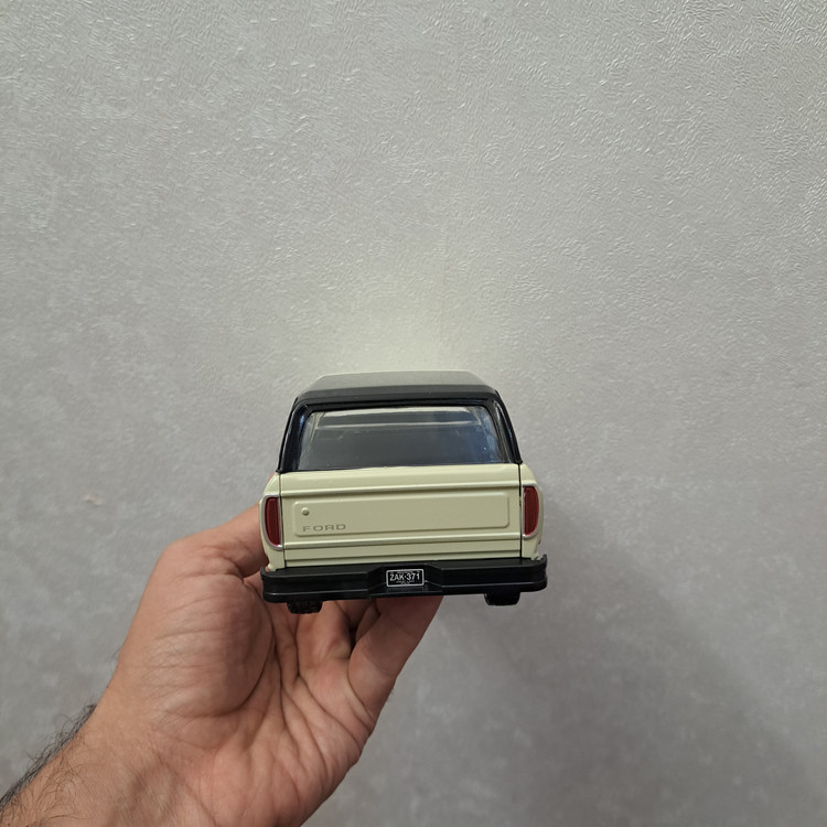ماکت ماشین فورد برانکو مدل ۱۹۷۸ برند موتور مکس ۱/۲۴