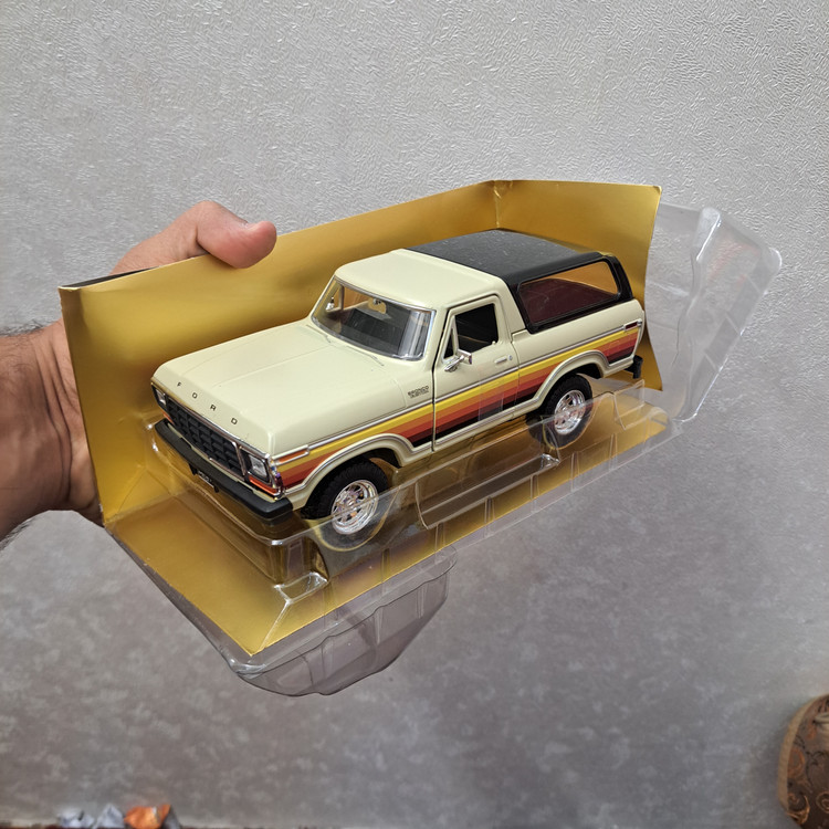 ماکت ماشین فورد برانکو مدل ۱۹۷۸ برند موتور مکس ۱/۲۴